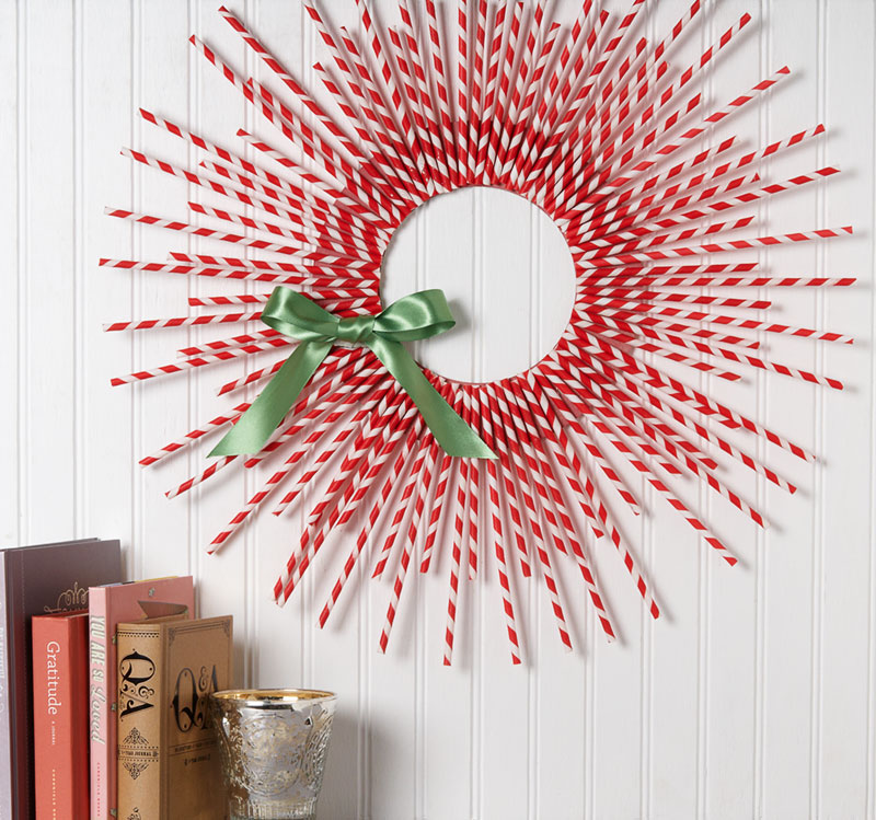 DIY Christmas Wreath Decoration from Paper Straws